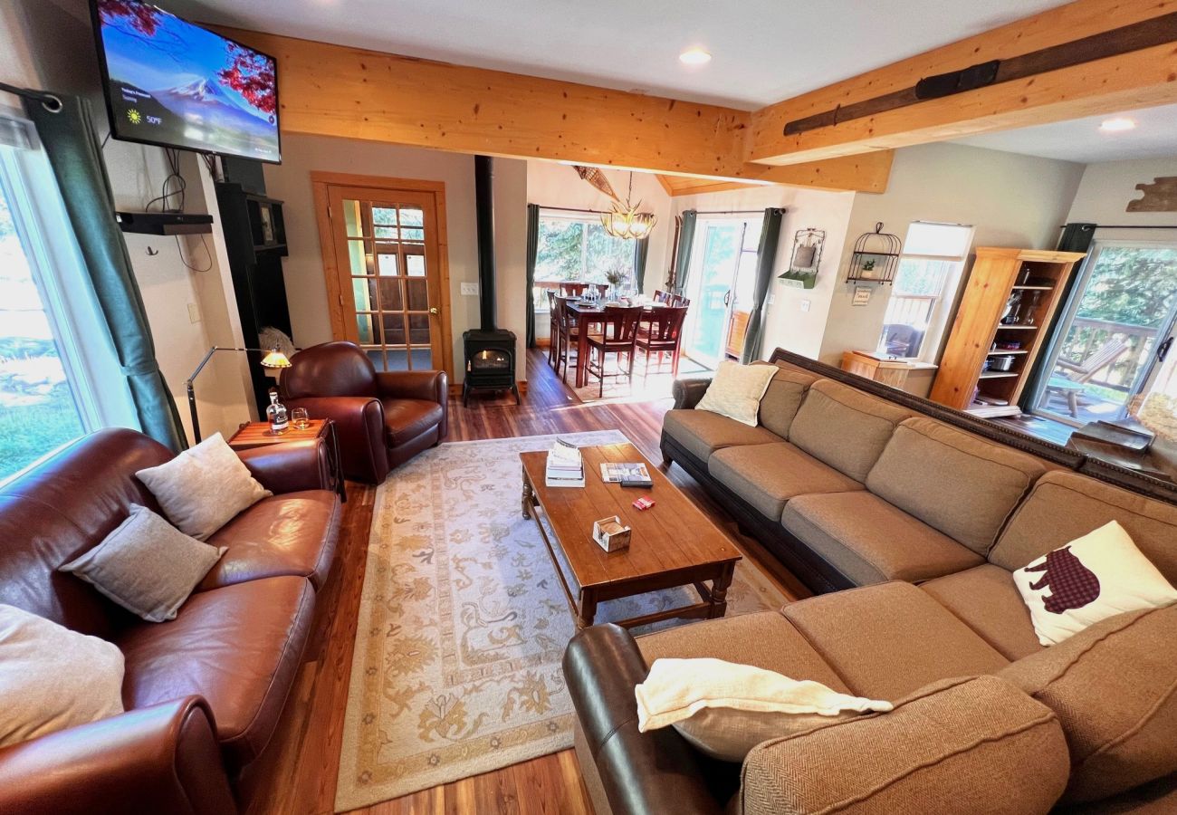 Chalet in Breckenridge - Chalet w/ Hot Tub, Dog Friendly, 3 Miles to Breck 