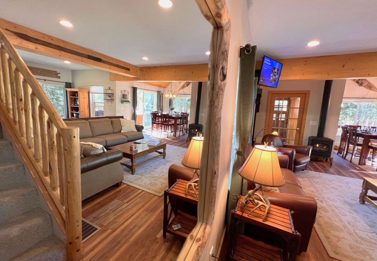 Chalet in Breckenridge - Chalet w/ Hot Tub, Dog Friendly, 3 Miles to Breck 