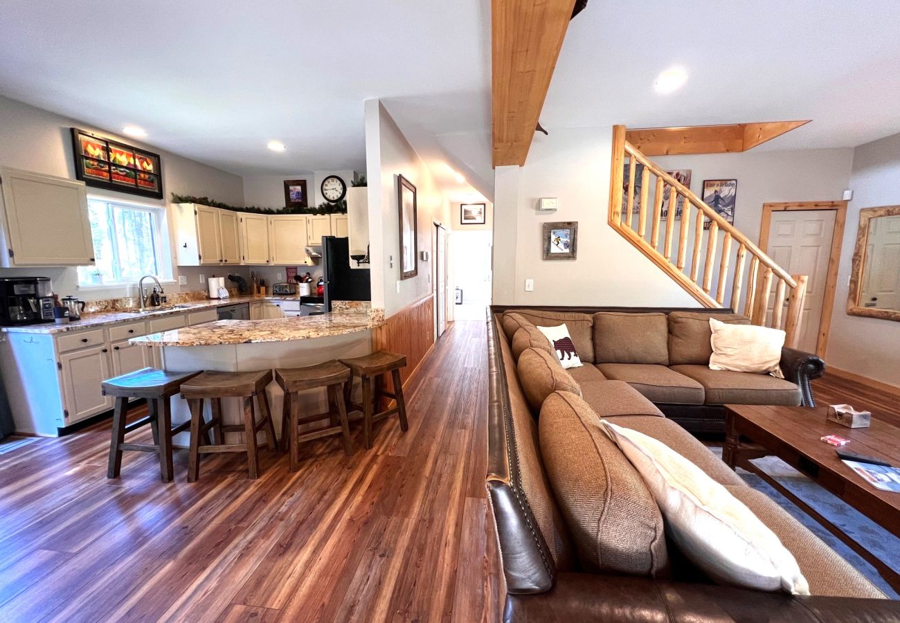 Chalet in Breckenridge - Chalet w/ Hot Tub, Dog Friendly, 3 Miles to Breck 