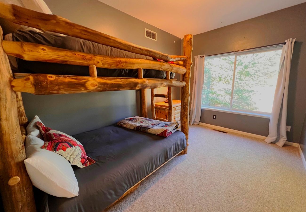 Chalet in Breckenridge - Chalet w/ Hot Tub, Dog Friendly, 3 Miles to Breck 