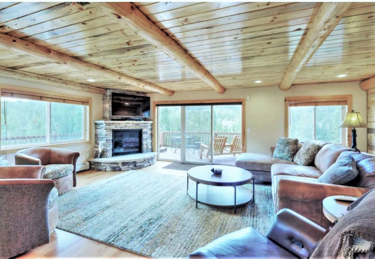 Townhouse in Breckenridge - WOW views + Private Hot Tub, Walk to Breck