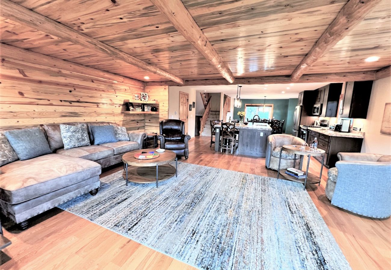 Townhouse in Breckenridge - WOW views + Private Hot Tub, Walk to Breck