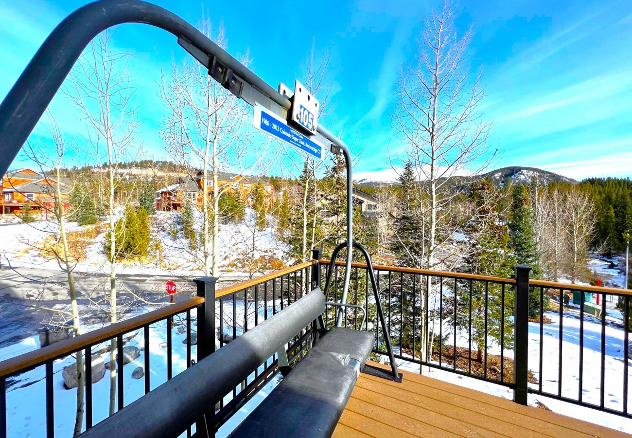 Townhouse in Breckenridge - WOW views + Private Hot Tub, Walk to Breck