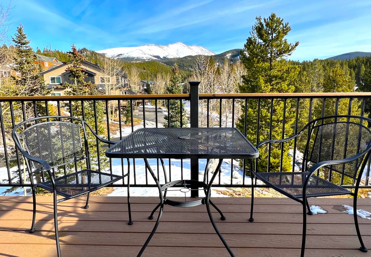 Townhouse in Breckenridge - WOW views + Private Hot Tub, Walk to Breck