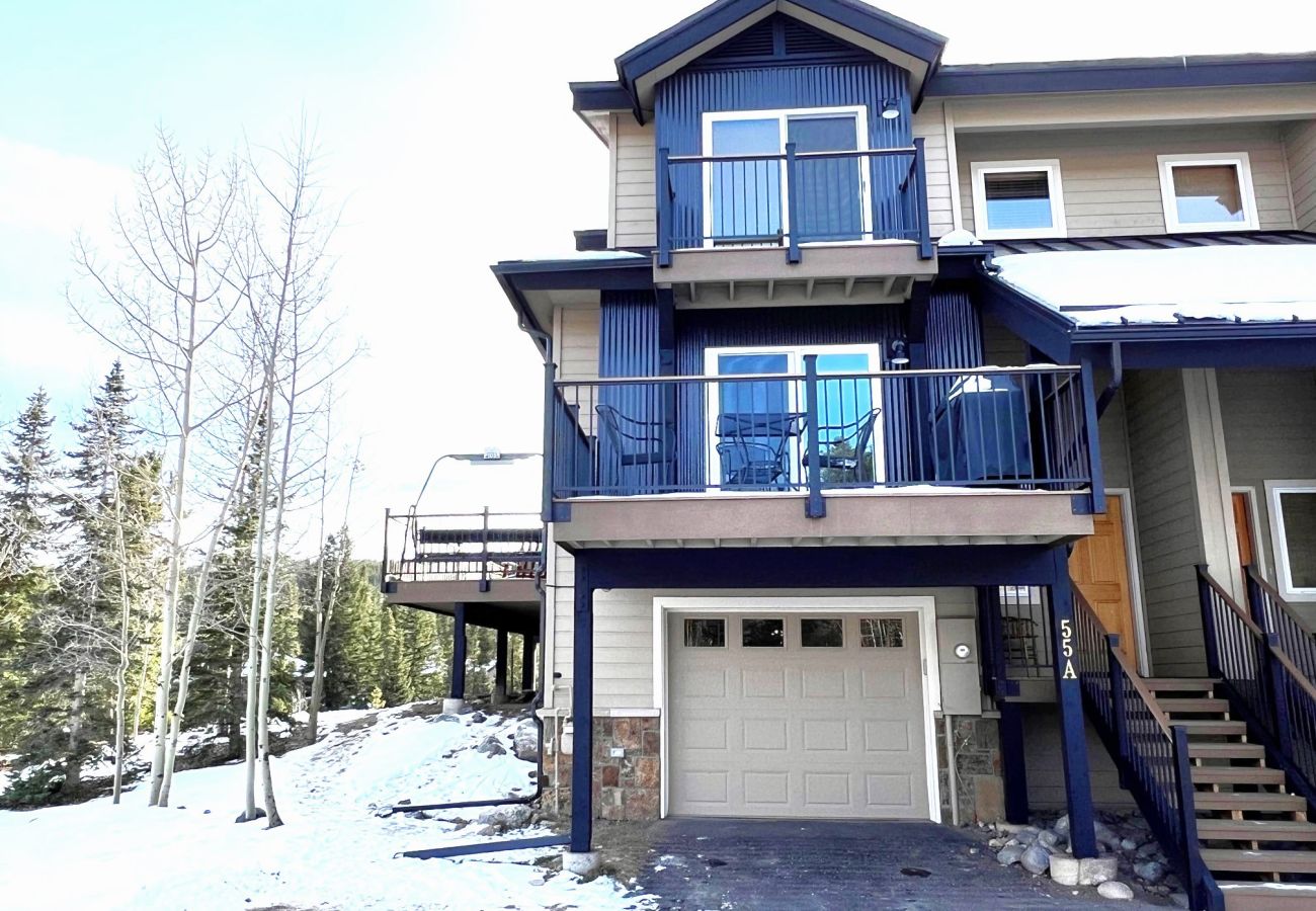 Townhouse in Breckenridge - WOW views + Private Hot Tub, Walk to Breck