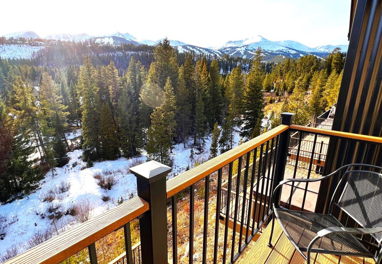 Townhouse in Breckenridge - WOW views + Private Hot Tub, Walk to Breck