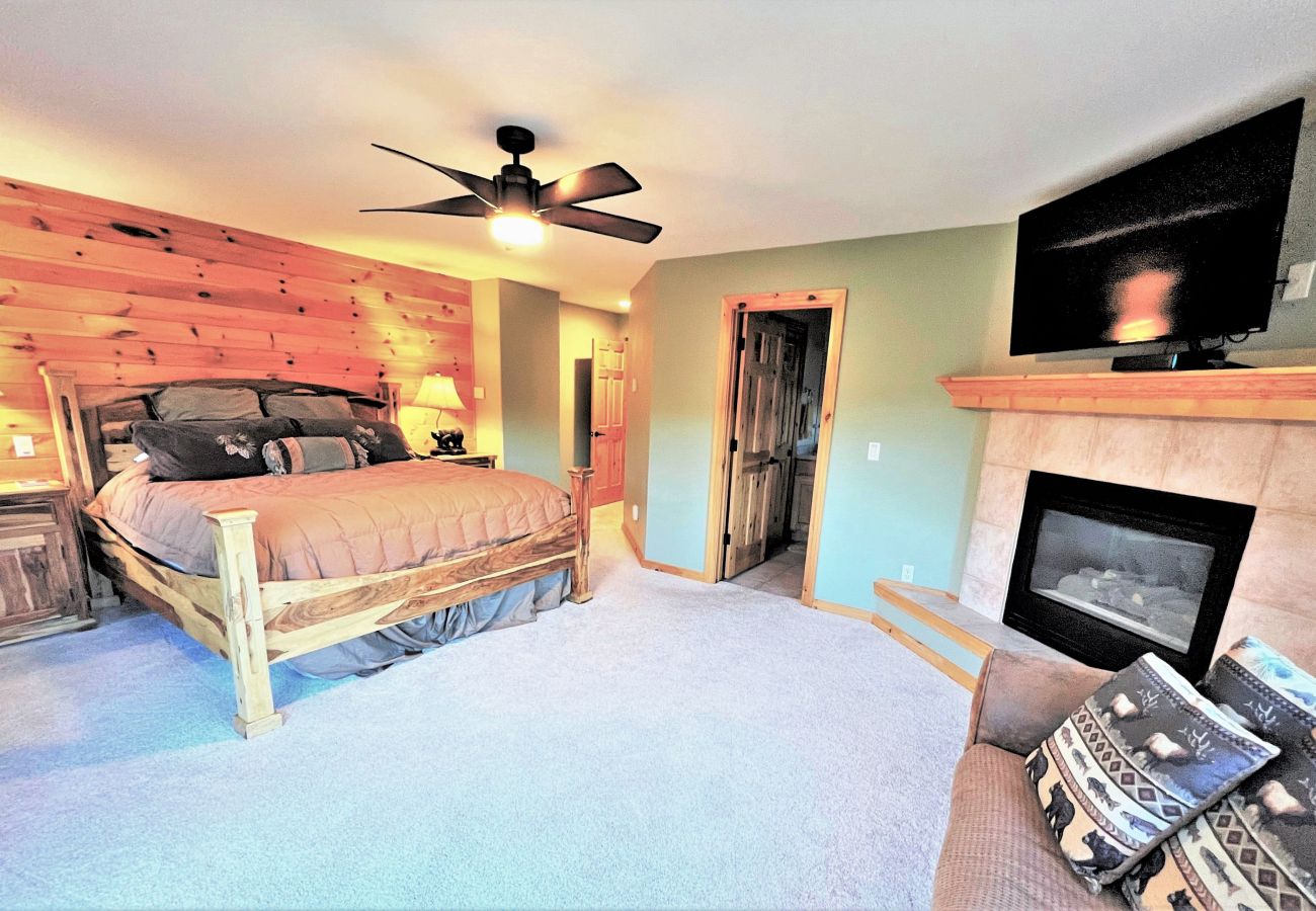 Townhouse in Breckenridge - WOW views + Private Hot Tub, Walk to Breck