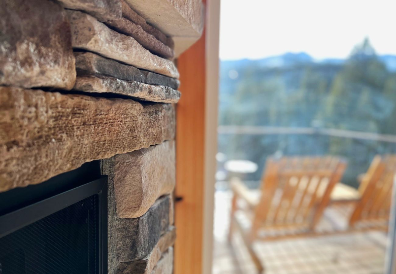 Townhouse in Breckenridge - WOW views + Private Hot Tub, Walk to Breck