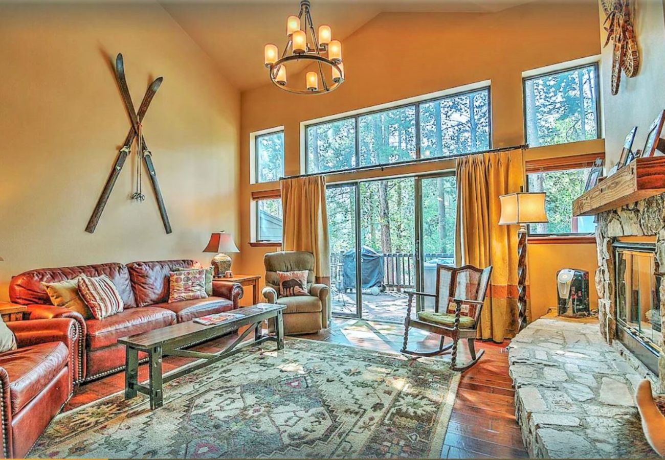 Condominium in Breckenridge - Walk to Lift + Historic Breck, Private Hot Tub