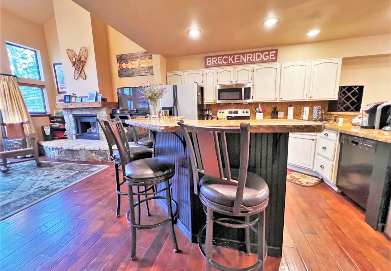 Condominium in Breckenridge - Walk to Lift + Historic Breck, Private Hot Tub