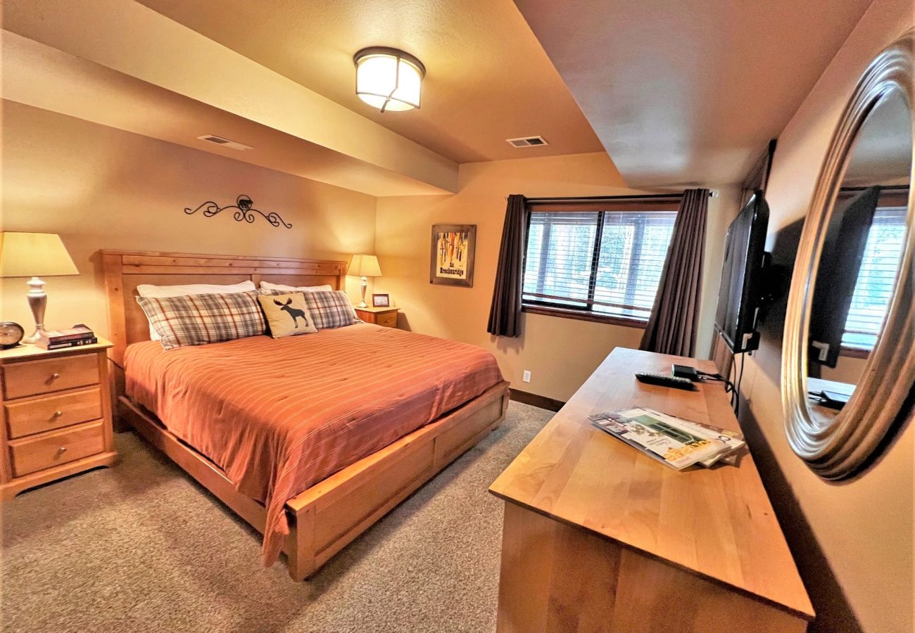 Condominium in Breckenridge - Walk to Lift + Historic Breck, Private Hot Tub