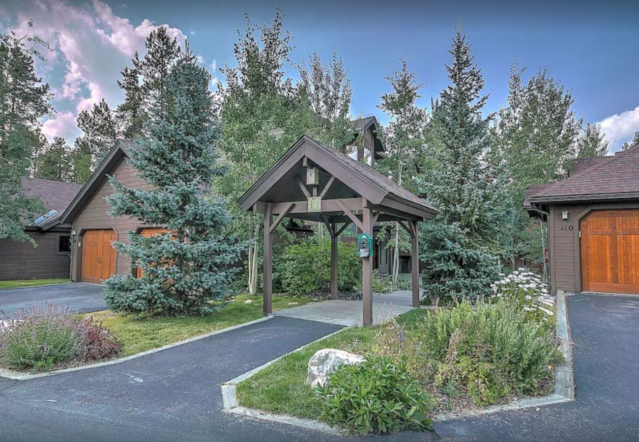 Condominium in Breckenridge - Walk to Lift + Historic Breck, Private Hot Tub