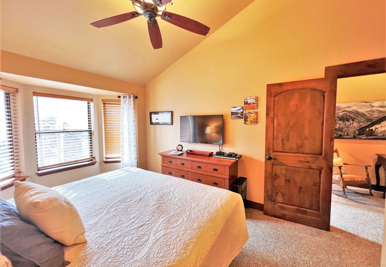 Condominium in Breckenridge - Walk to Lift + Historic Breck, Private Hot Tub