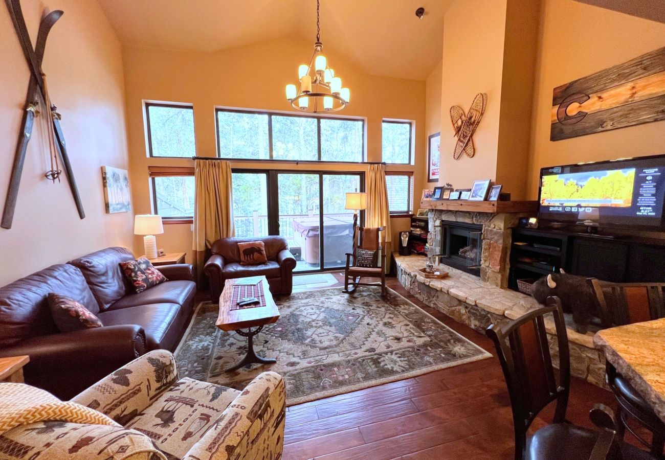 Condominium in Breckenridge - Walk to Lift + Historic Breck, Private Hot Tub