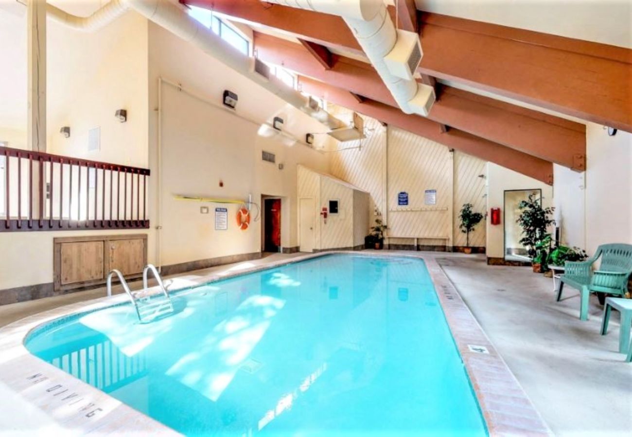 Condominium in Breckenridge - SKI IN-OUT On 4 Oclock Run, Indoor Pool + Hot Tubs