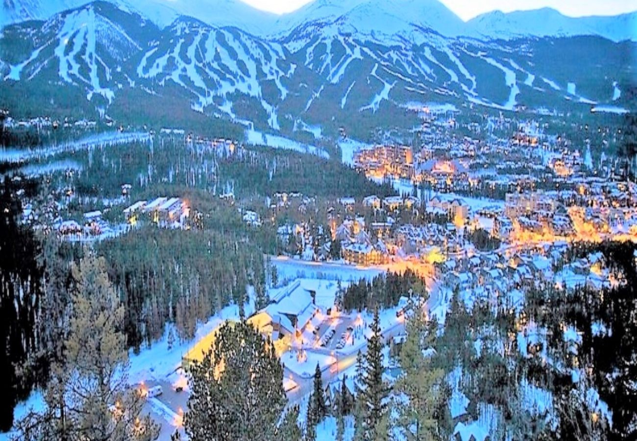 Condominium in Breckenridge - SKI IN-OUT On 4 Oclock Run, Indoor Pool + Hot Tubs