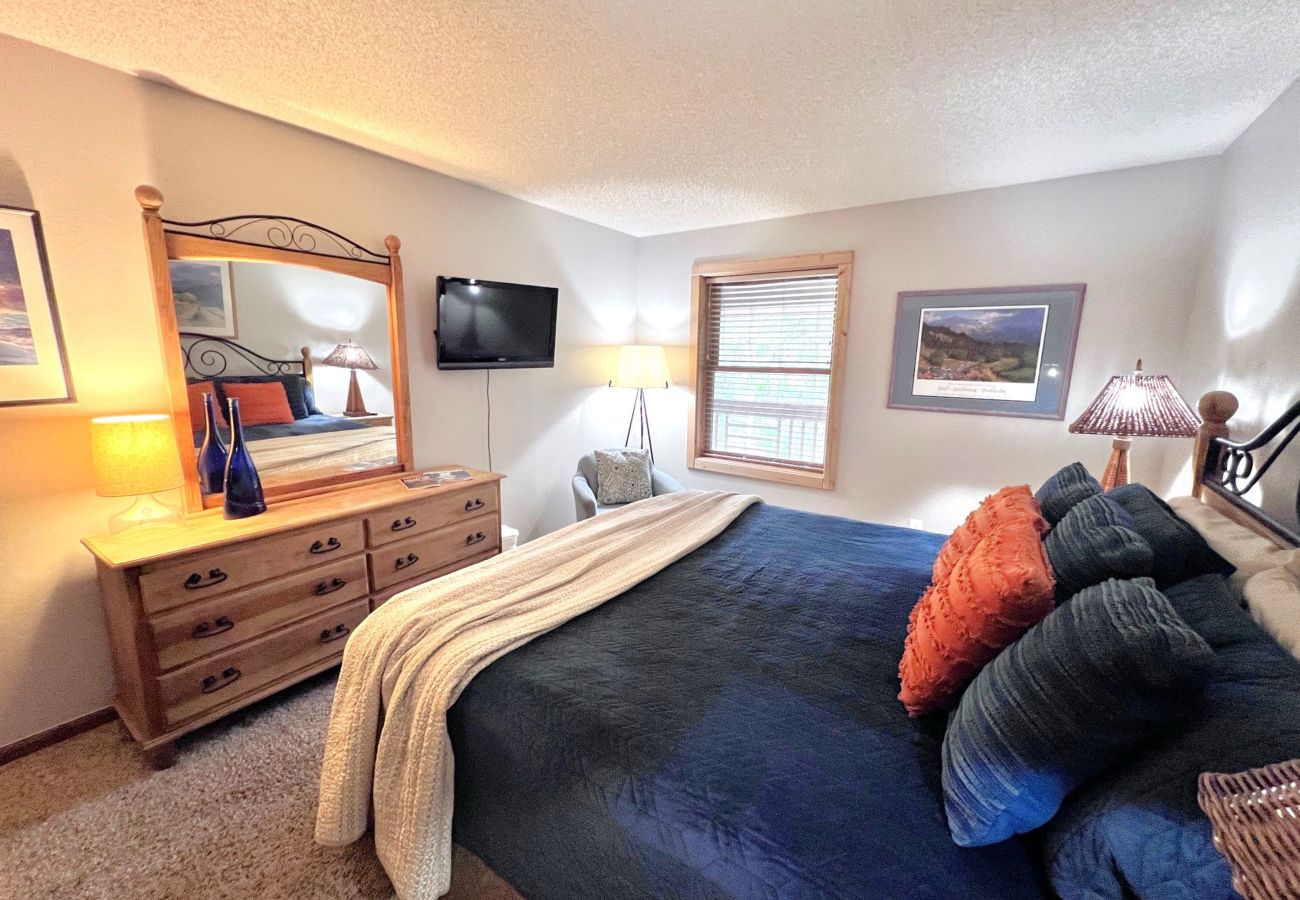 Condominium in Breckenridge - SKI IN-OUT On 4 Oclock Run, Indoor Pool + Hot Tubs