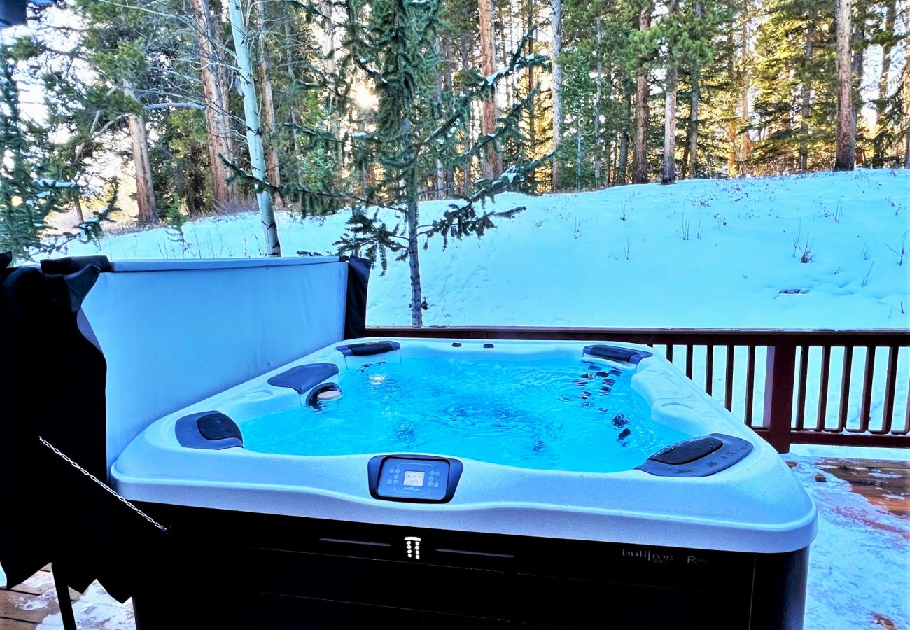 Townhouse in Breckenridge - Ski In-Out to 4 O'clock Run, Private Hot Tub -Deck