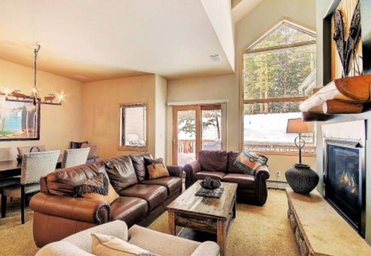 Townhouse in Breckenridge - Ski In-Out to 4 O'clock Run, Private Hot Tub -Deck