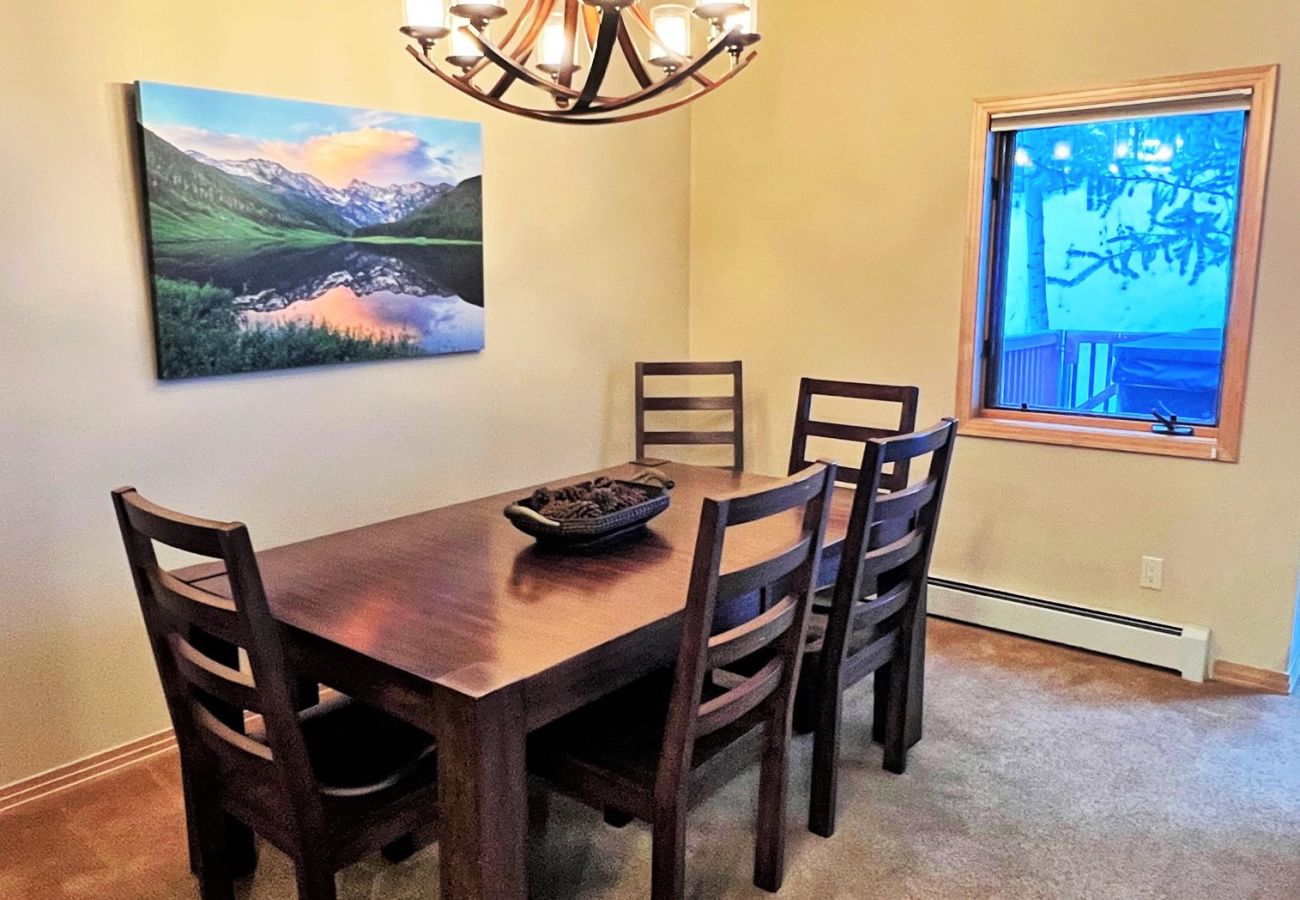 Townhouse in Breckenridge - Ski In-Out to 4 O'clock Run, Private Hot Tub -Deck