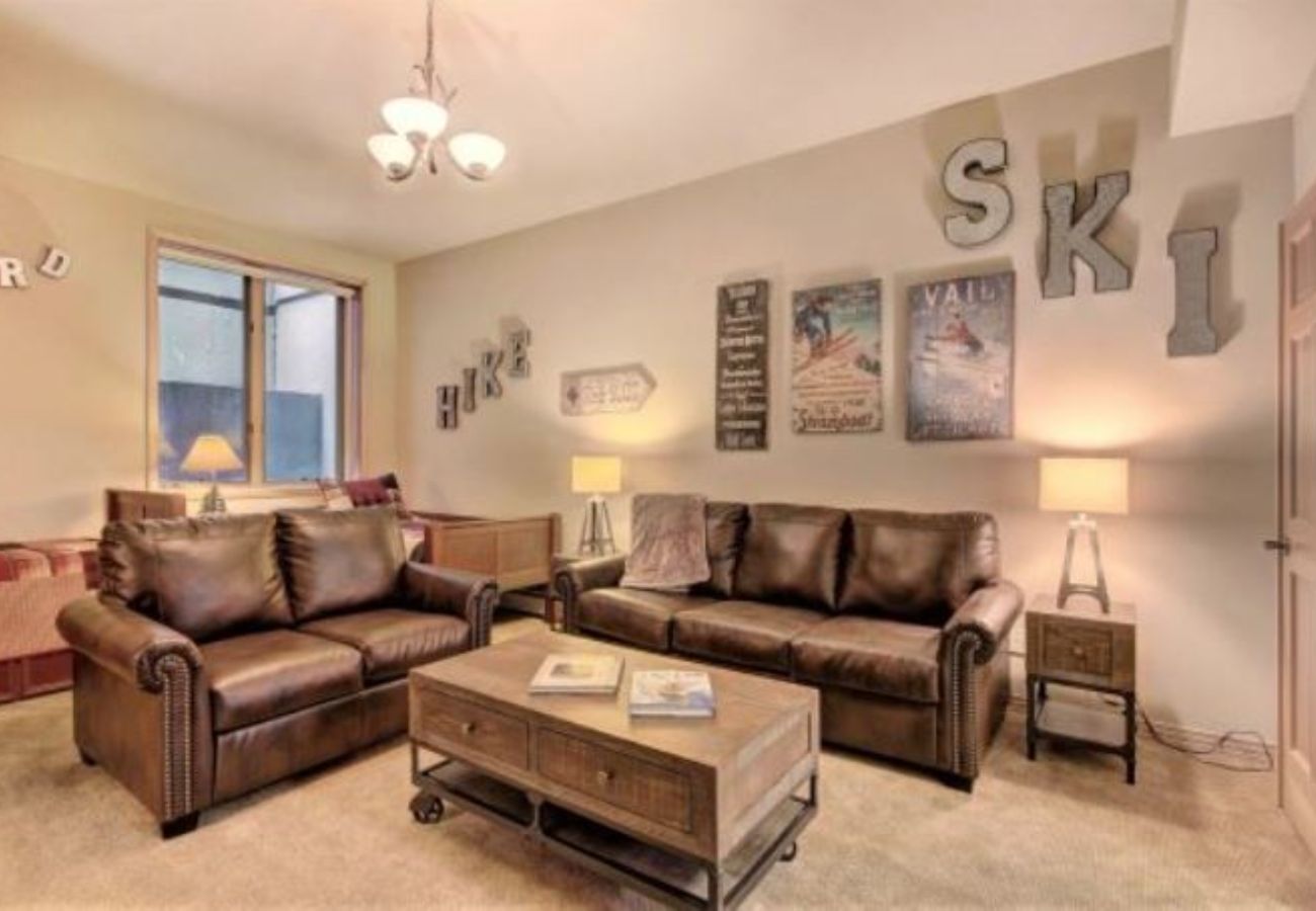 Townhouse in Breckenridge - Ski In-Out to 4 O'clock Run, Private Hot Tub -Deck