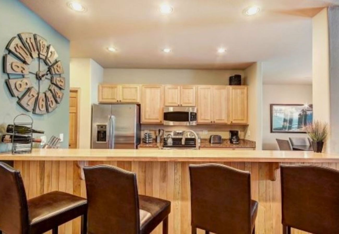 Townhouse in Breckenridge - Ski In-Out to 4 O'clock Run, Private Hot Tub -Deck