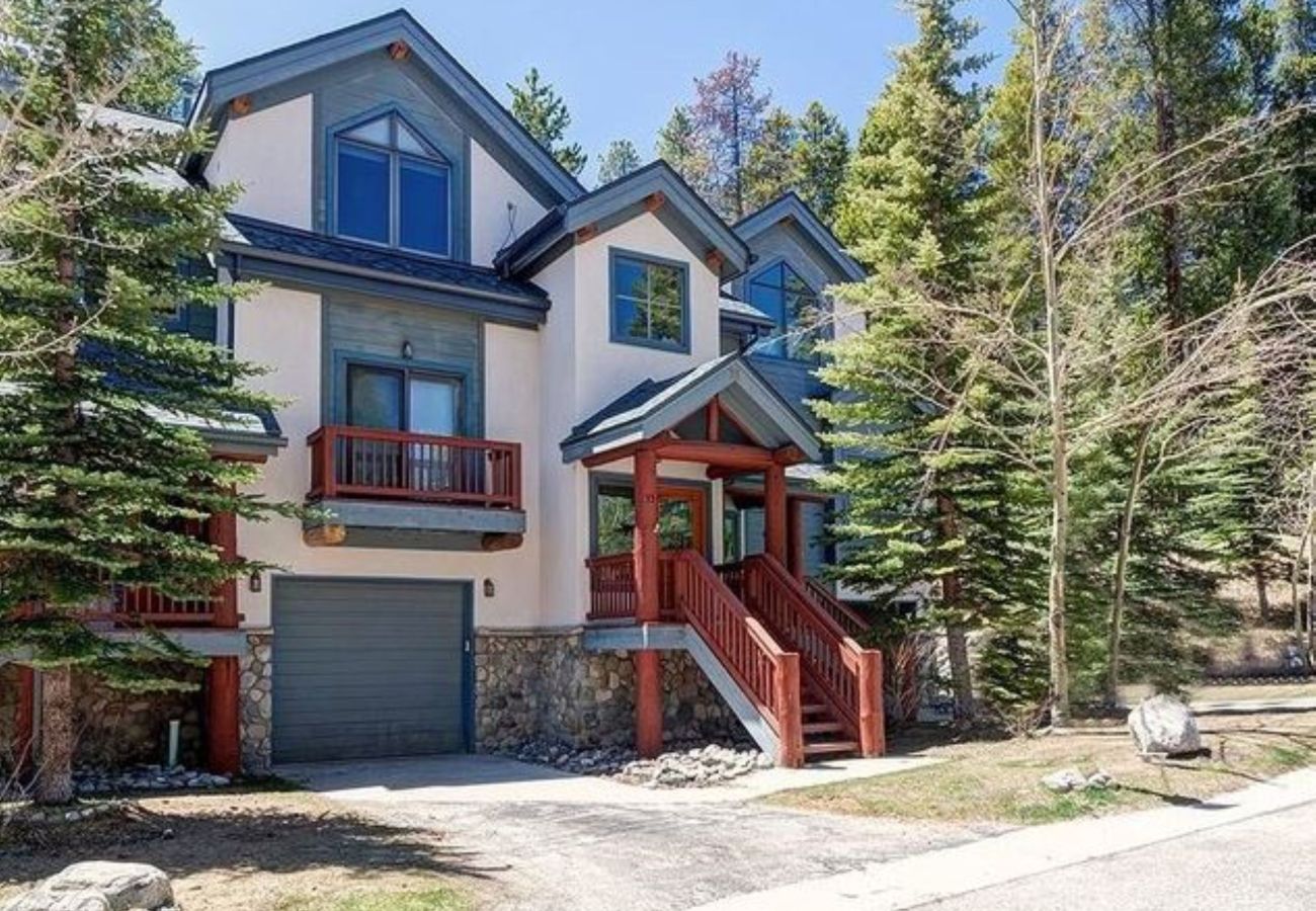 Townhouse in Breckenridge - Ski In-Out to 4 O'clock Run, Private Hot Tub -Deck