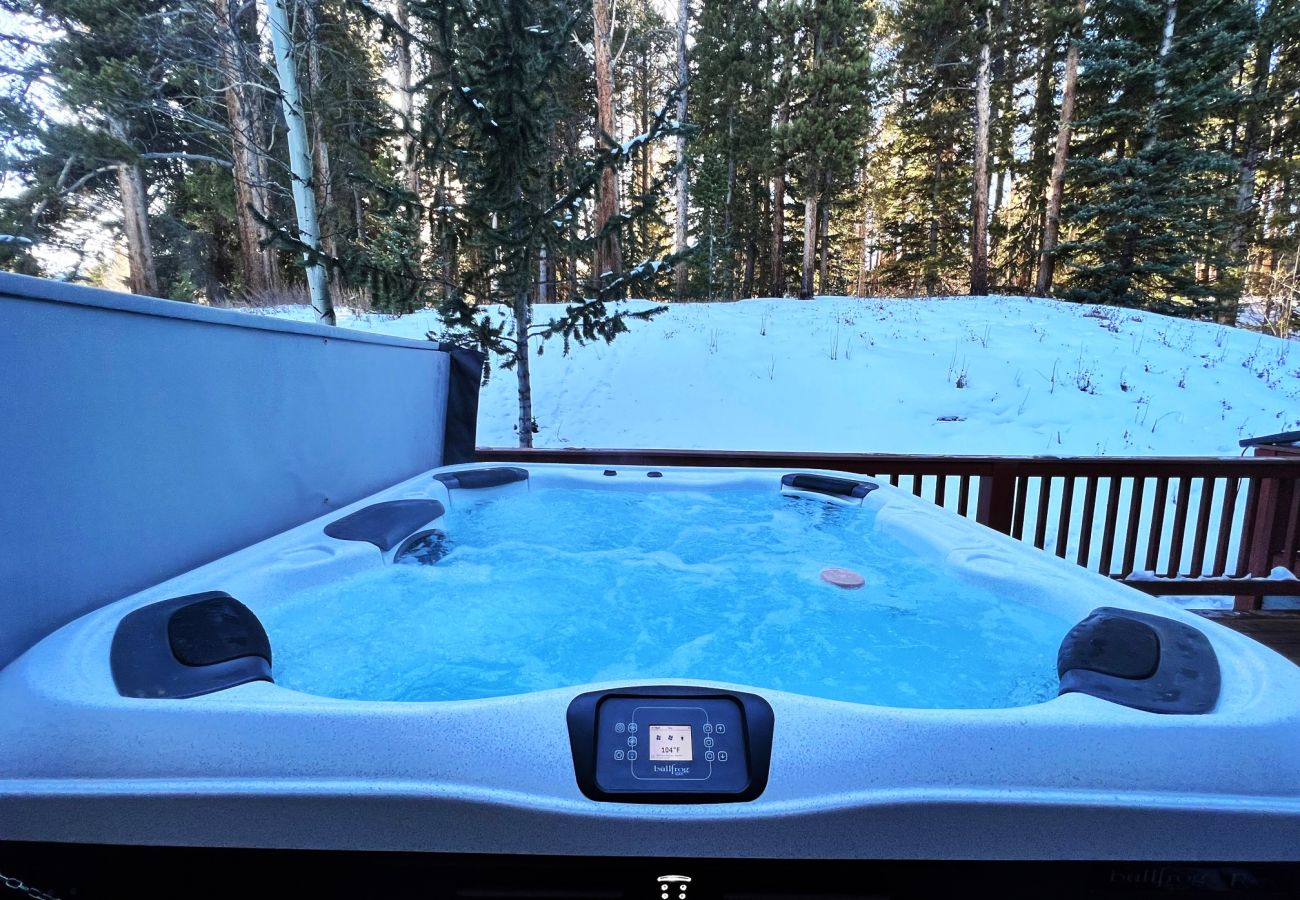 Townhouse in Breckenridge - Ski In-Out to 4 O'clock Run, Private Hot Tub -Deck