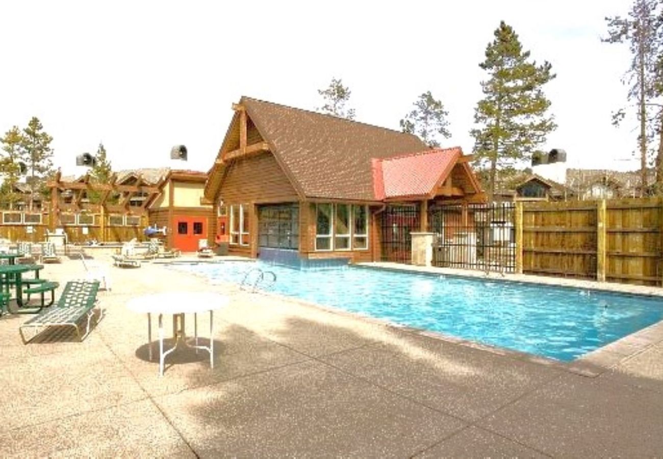 Condominium in Breckenridge - Walk to Main St. Breck + Snowflake Lift, Pool+Hot Tubs