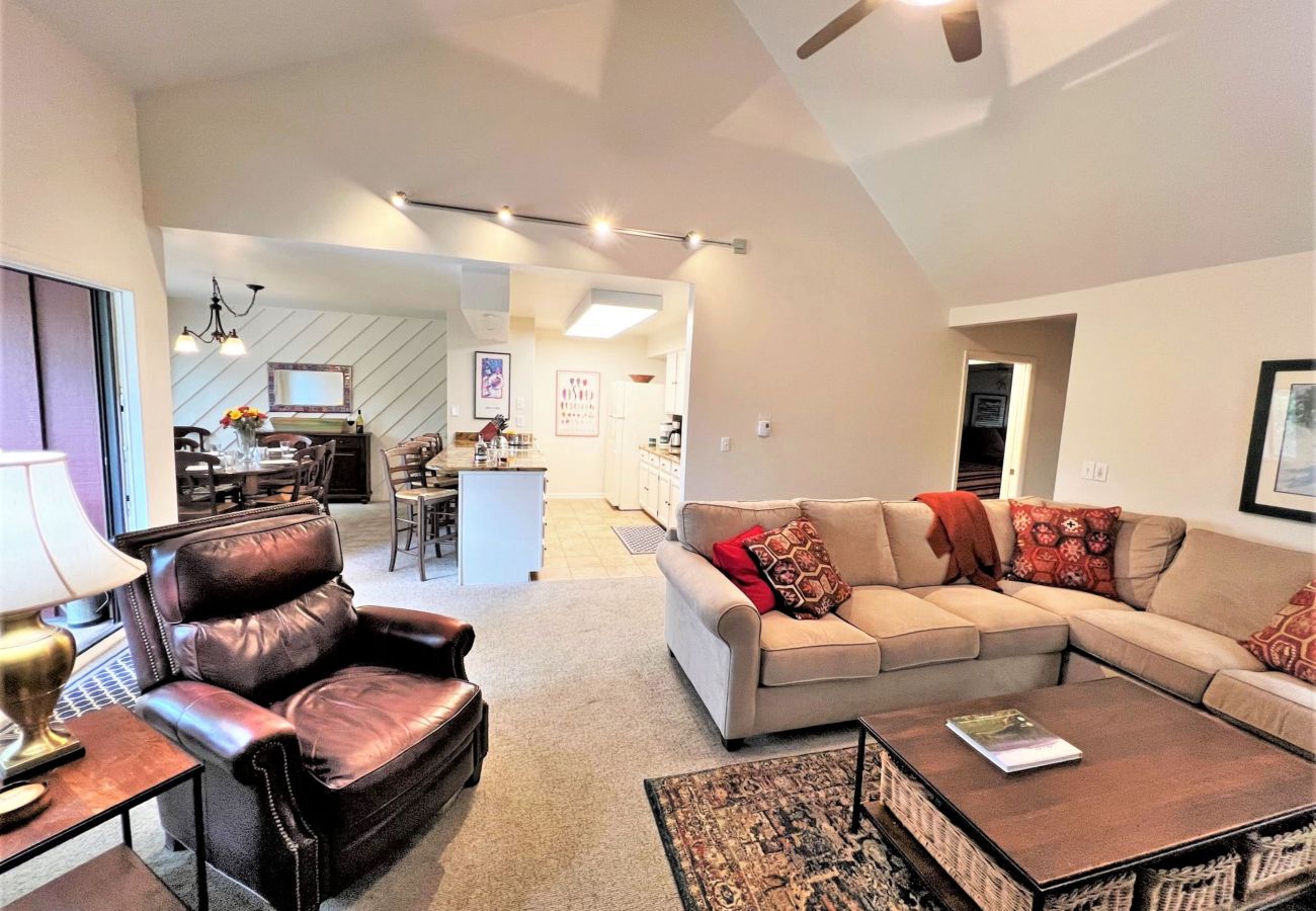 Condominium in Breckenridge - Walk to Main St. Breck + Snowflake Lift, Pool+Hot Tubs