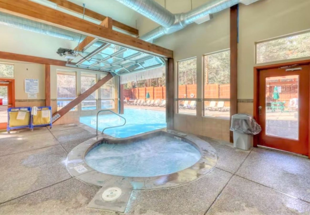 Condominium in Breckenridge - Walk to Main St. Breck + Snowflake Lift, Pool+Hot Tubs