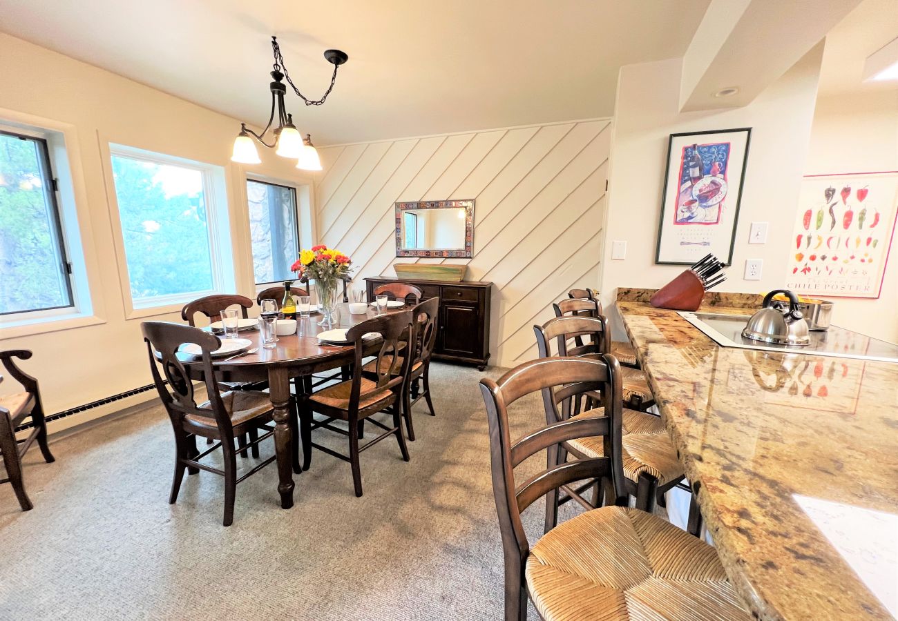 Condominium in Breckenridge - Walk to Main St. Breck + Snowflake Lift, Pool+Hot Tubs