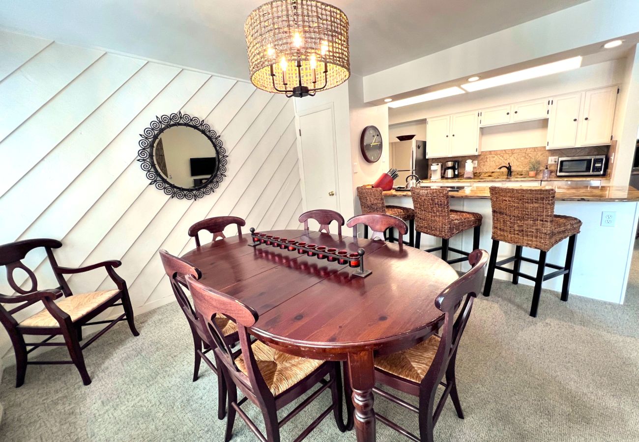 Condominium in Breckenridge - Walk to Main St. + Snowflake Lift, Pool+Hot Tubs