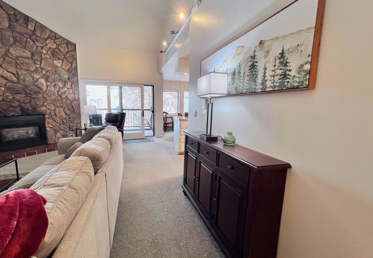 Condominium in Breckenridge - Walk to Main St. + Snowflake Lift, Pool+Hot Tubs