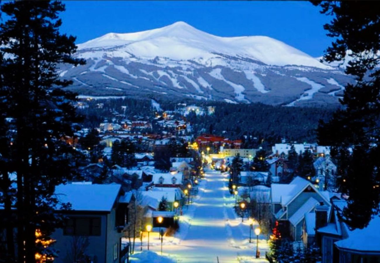 Condominium in Breckenridge - Historic Breck Near Snowflake Lift Hot Tubs+Pool