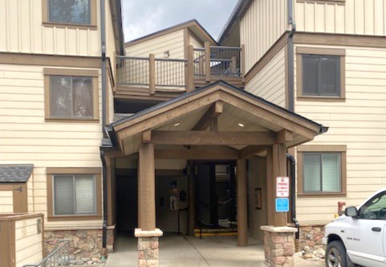 Condominium in Breckenridge - Historic Breck Near Snowflake Lift Hot Tubs+Pool