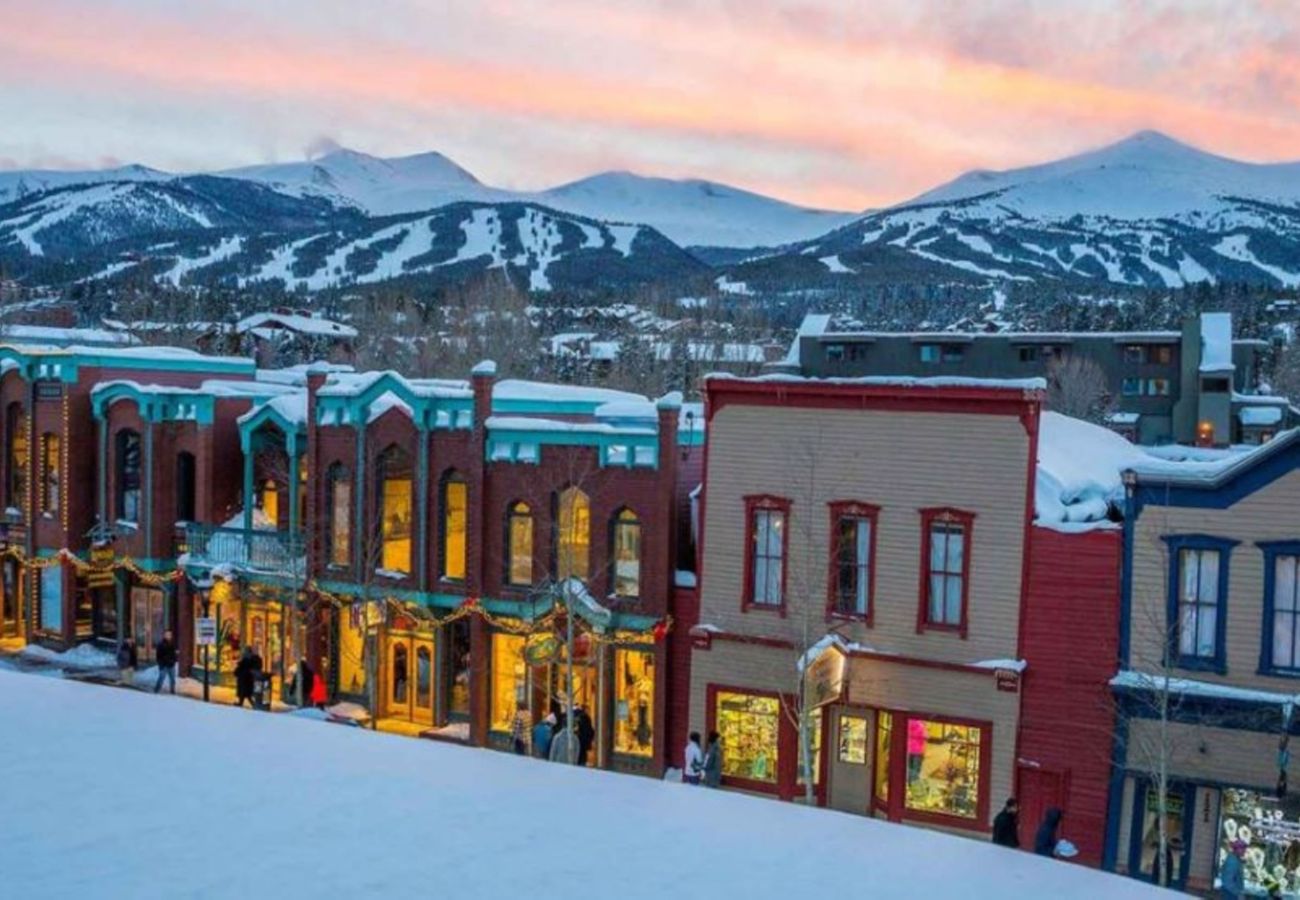 Condominium in Breckenridge - Historic Breck Near Snowflake Lift Hot Tubs+Pool