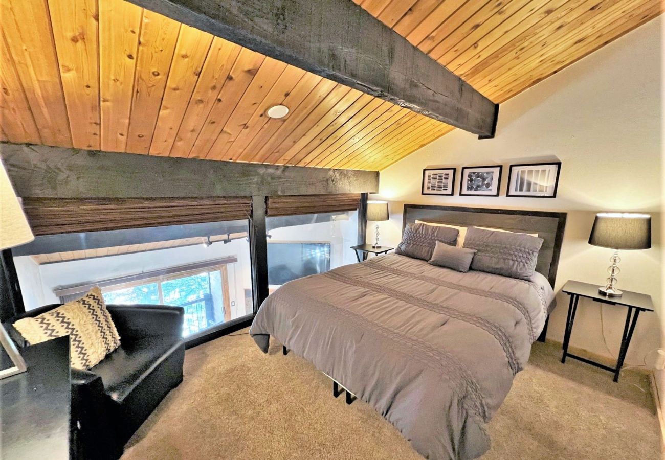 Condominium in Breckenridge - Near Snow Flake Lift+Main St Breck Pool + Hot Tubs