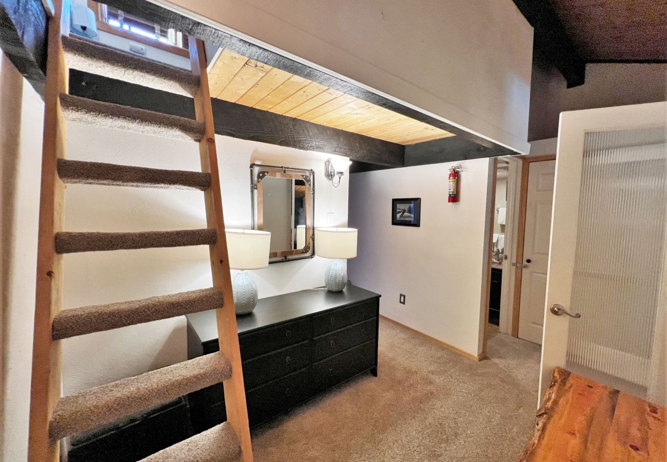 Condominium in Breckenridge - Near Snow Flake Lift+Main St Breck Pool + Hot Tubs