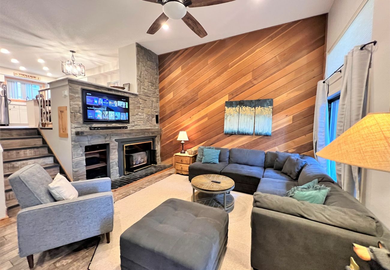 Townhouse in Breckenridge - Near Main St. Breck Snowflake Lift, Pool Hot tubs