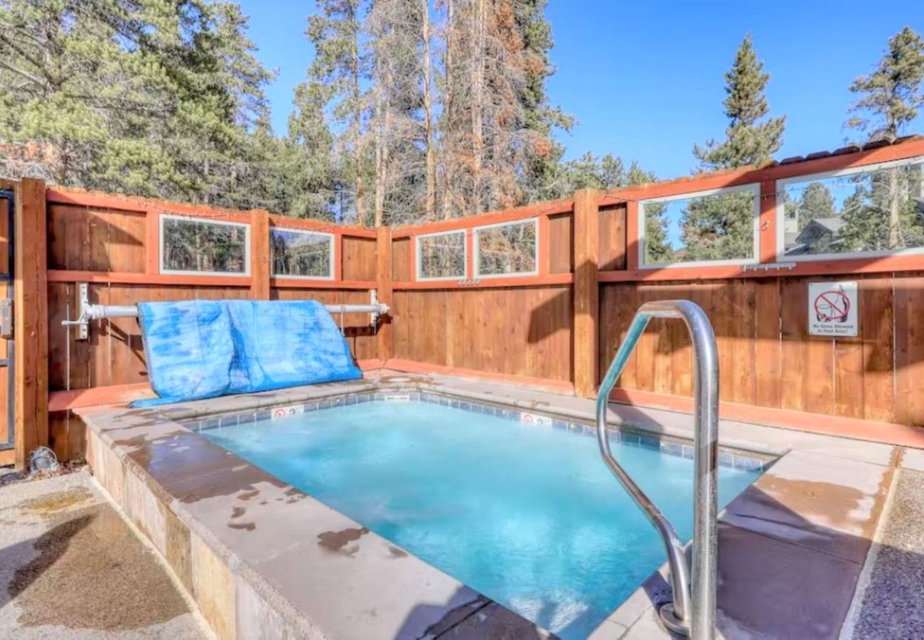 Townhouse in Breckenridge - Near Main St. Breck Snowflake Lift, Pool Hot tubs