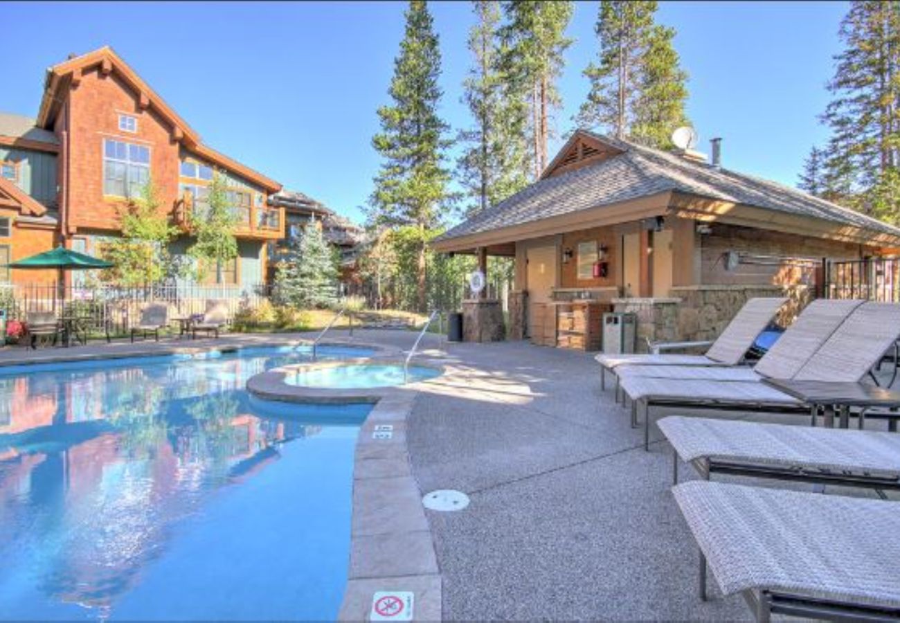 Townhouse in Breckenridge - Ski-In, Near Main St. Breck, Pools, Hot tubs