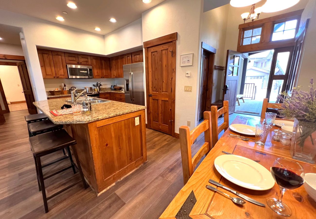 Townhouse in Breckenridge - Ski-In, Near Main St. Breck, Pools, Hot tubs