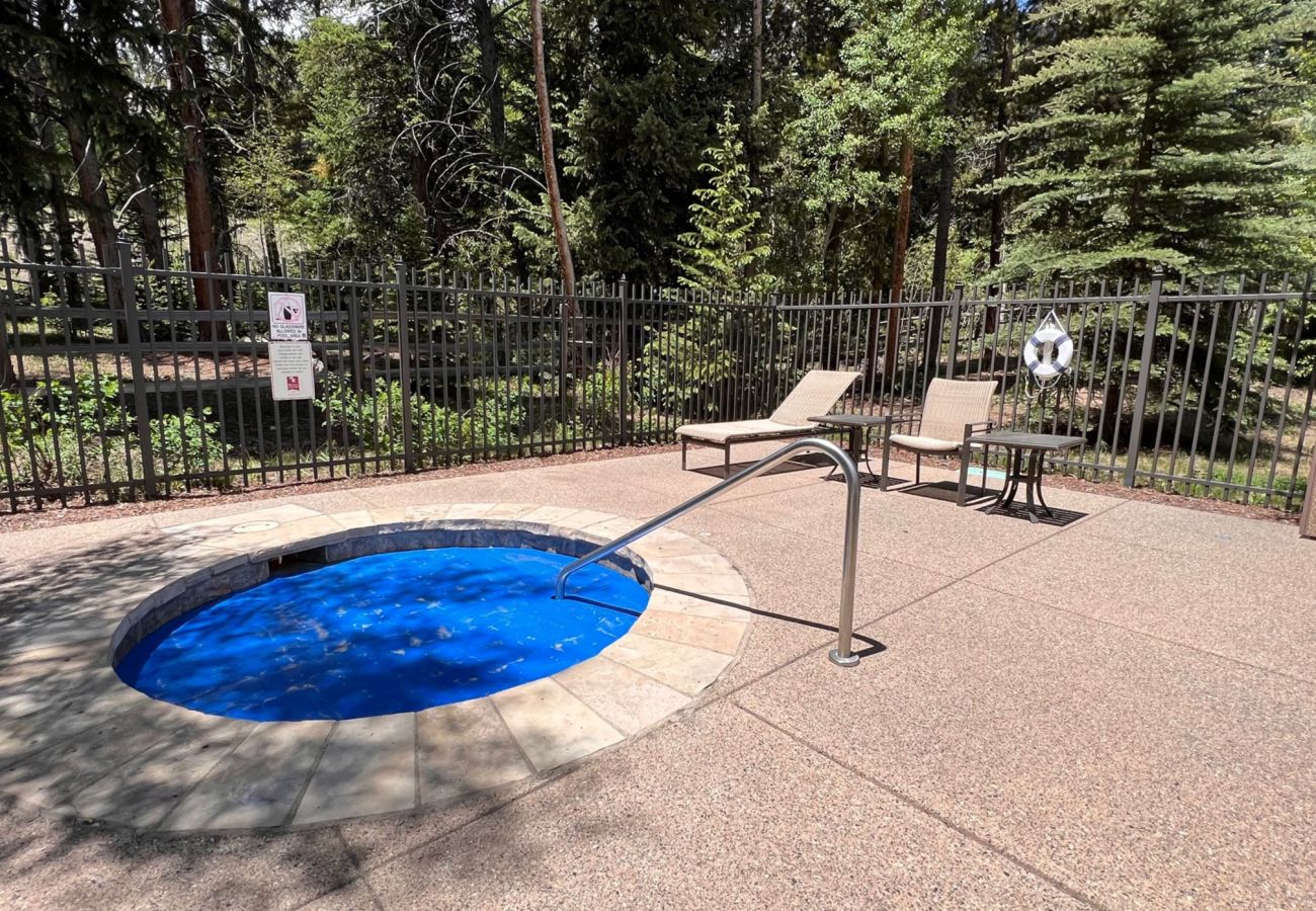 Townhouse in Breckenridge - Ski-In, Near Main St. Breck, Pools, Hot tubs