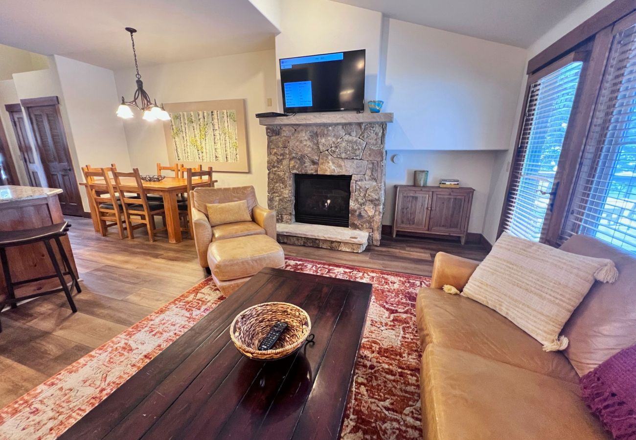 Townhouse in Breckenridge - Fun Awaits! Ski-In Pools Hot Tubs Walk to Main St