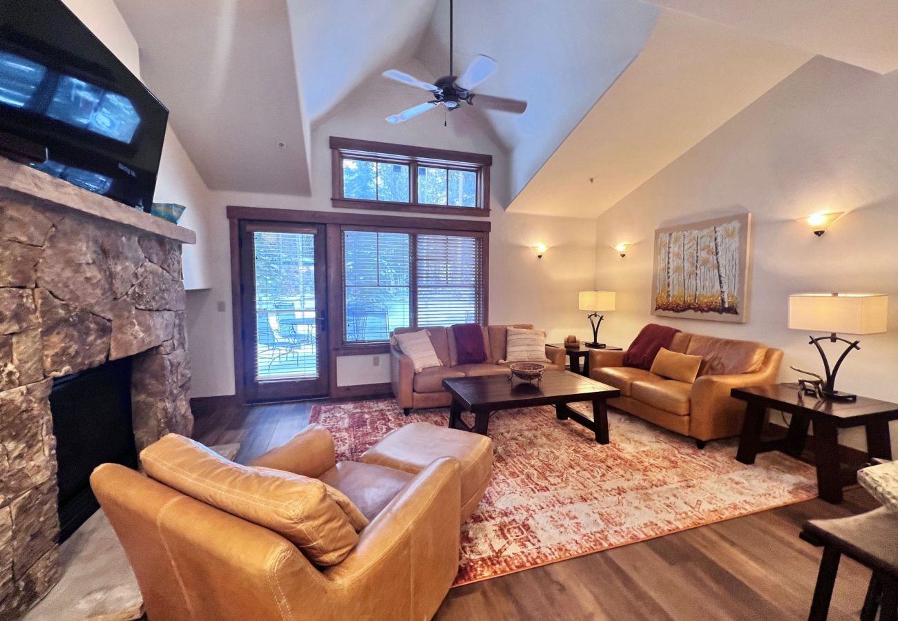 Townhouse in Breckenridge - Fun Awaits! Ski-In Pools Hot Tubs Walk to Main St