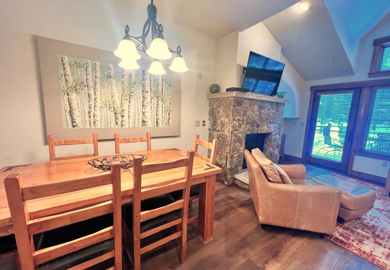 Townhouse in Breckenridge - Fun Awaits! Ski-In Pools Hot Tubs Walk to Main St