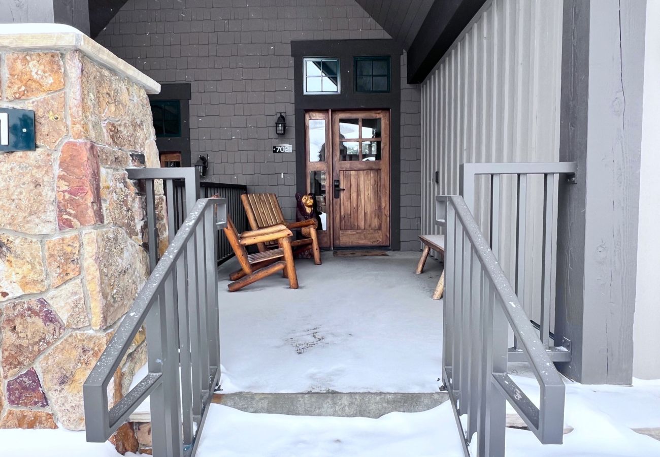 Townhouse in Breckenridge - Fun Awaits! Ski-In Pools Hot Tubs Walk to Main St