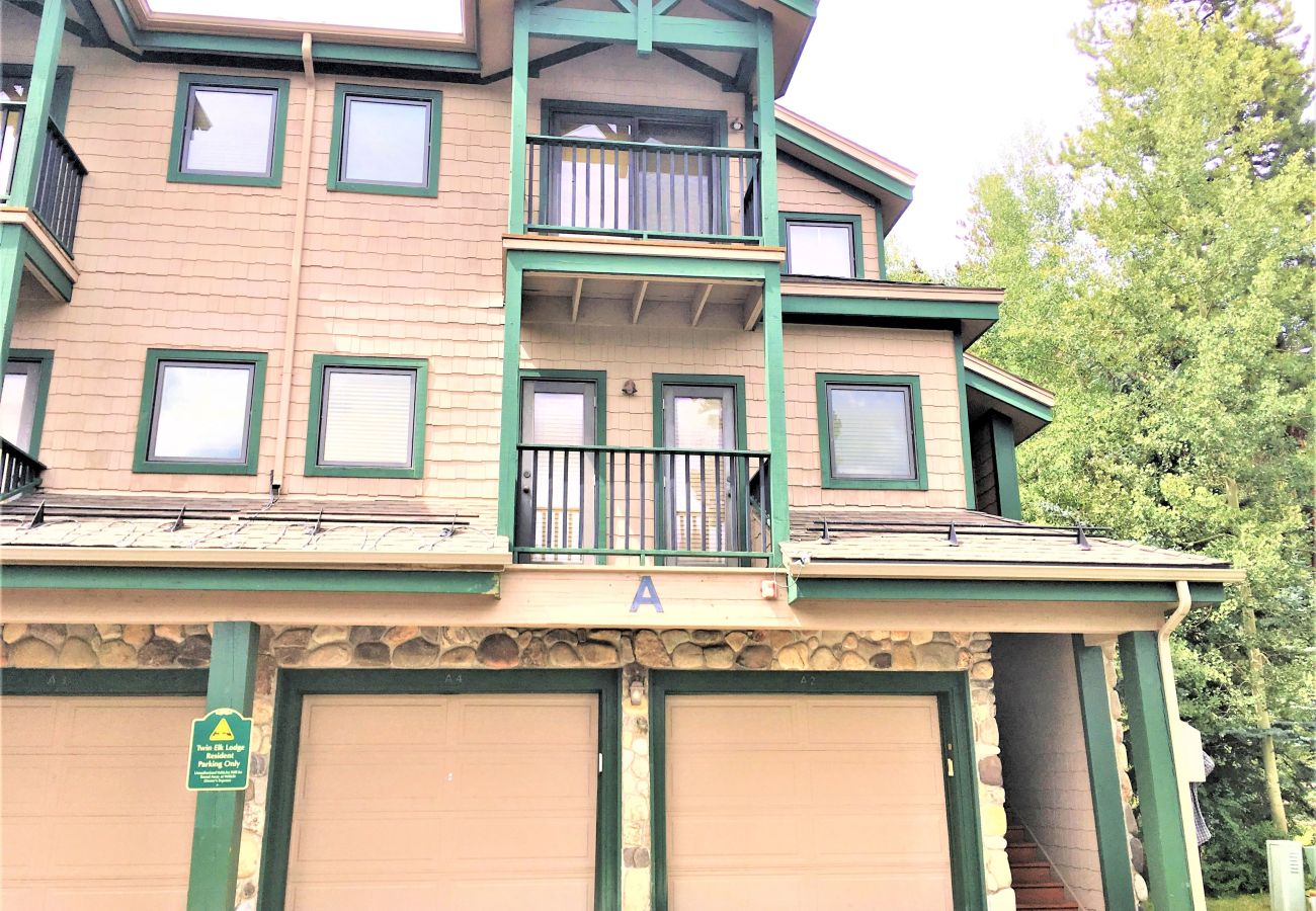 Condominium in Breckenridge - Ski-In 4 O'clock Run In Historic Breck Hot Tub