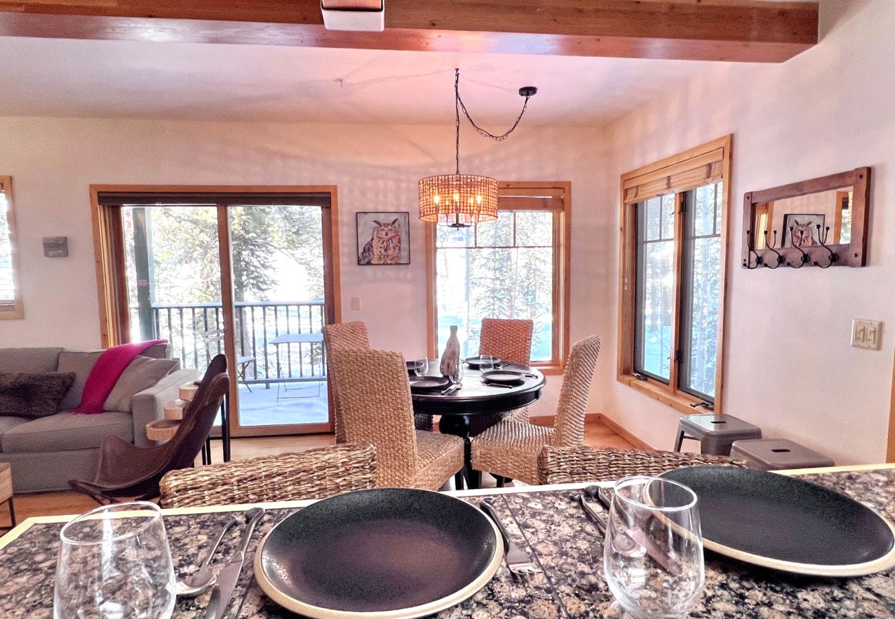 Condominium in Breckenridge - Ski-In 4 O'clock Run Soak-Hot Tub Walk to Main St! 